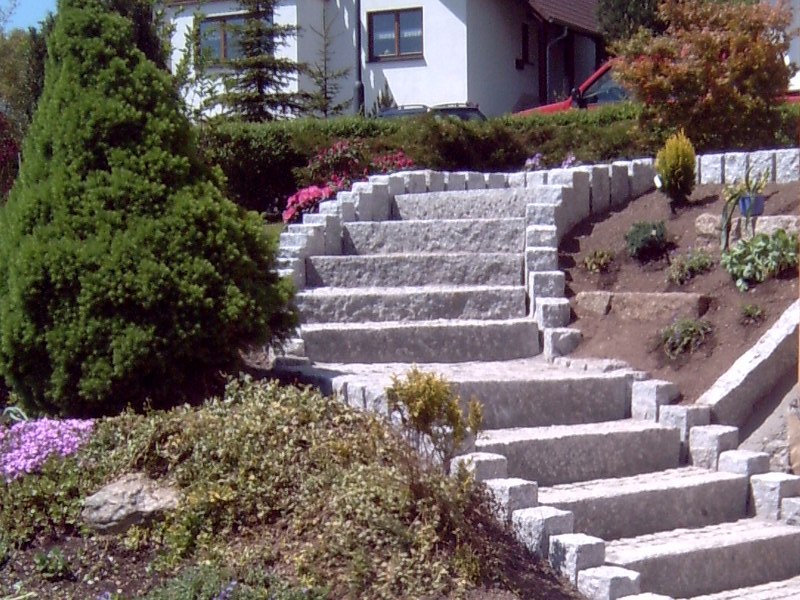 Gartentreppe aus Granit Gartentreppe aus Granit