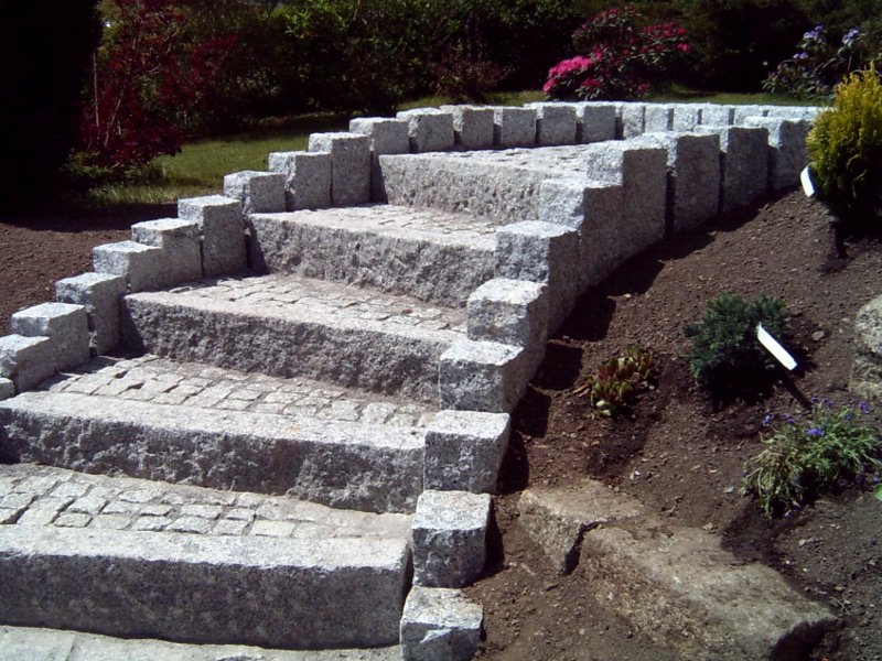 Gartentreppe aus Granit Gartentreppe aus Granit