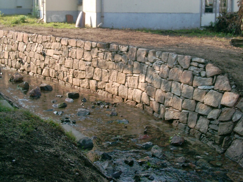 Neubau einer Bachmauer<br>in Beuta bei Stollberg Neubau einer Bachmauer<br>in Beuta bei Stollberg