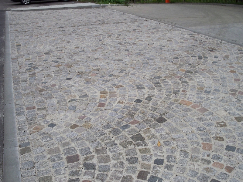 Granitpflaster in Beton verlegt Granitpflaster in Beton verlegt