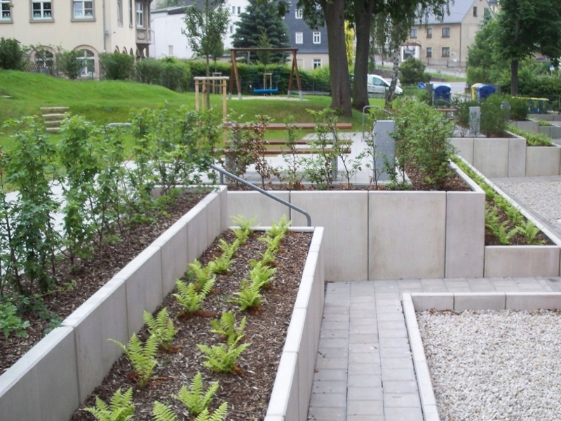 Bepflanzung der AußenanlageGrundschule Burkhardtsdorf<br>