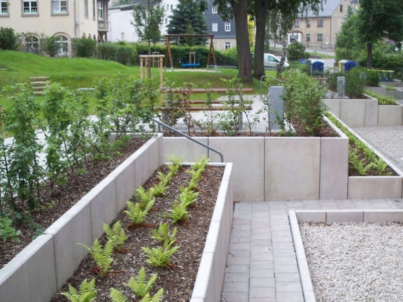 Bepflanzung der AußenanlageGrundschule Burkhardtsdorf<br> Bepflanzung der AußenanlageGrundschule Burkhardtsdorf<br>