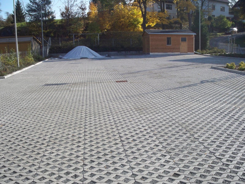 Parkplatz aus Rasengitterplatten Parkplatz aus Rasengitterplatten